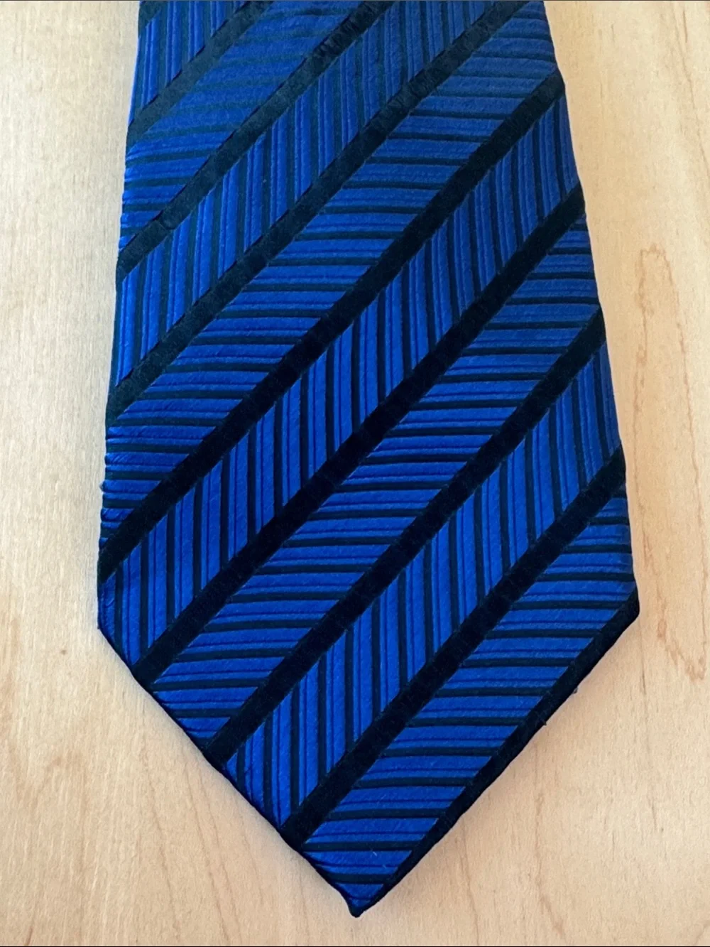 Giorgio Armani Men’s 100% Silk Black And Blue Striped Chevron Tie Office Wear